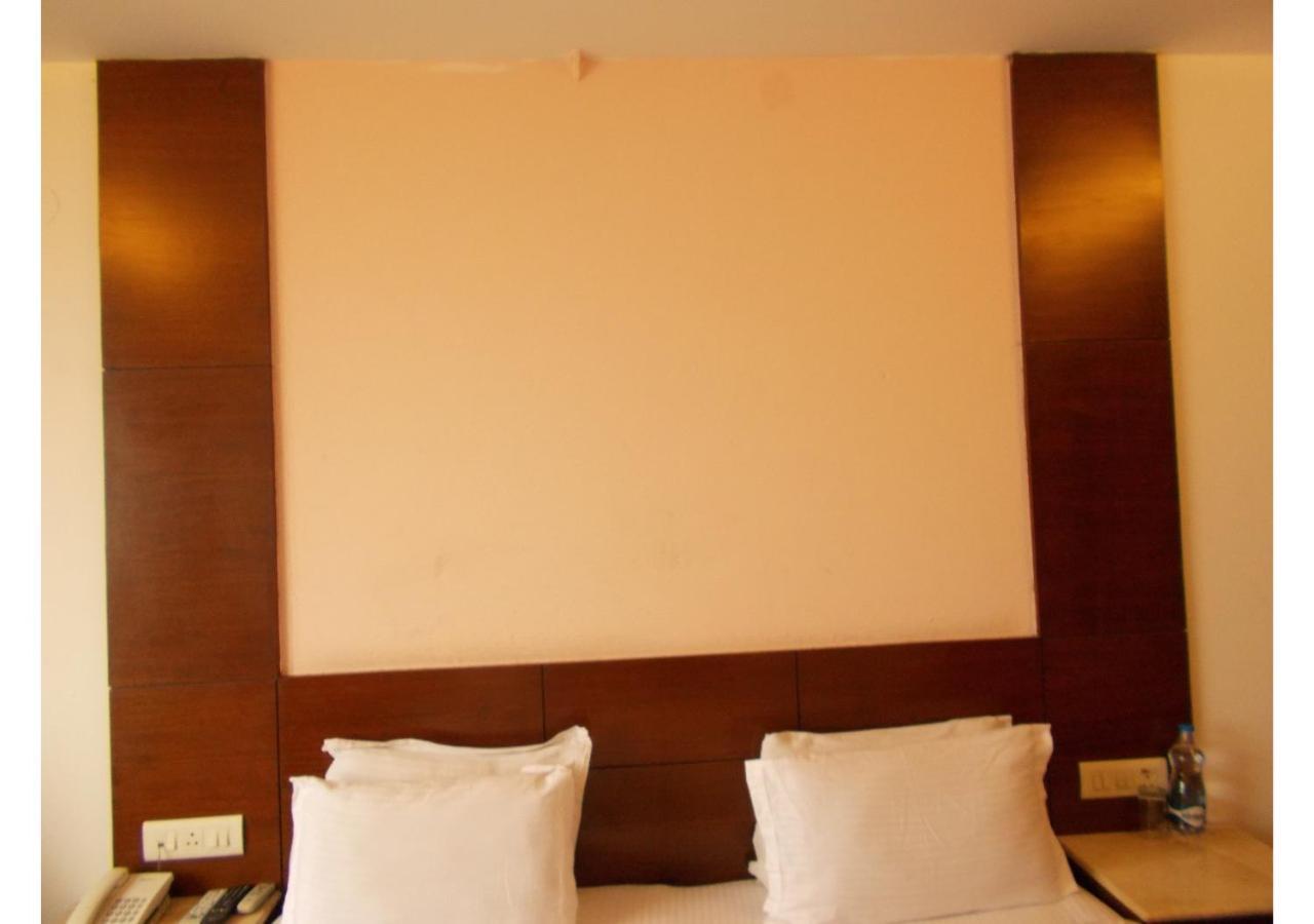 The Imperial Square Hotel Мусори Екстериор снимка