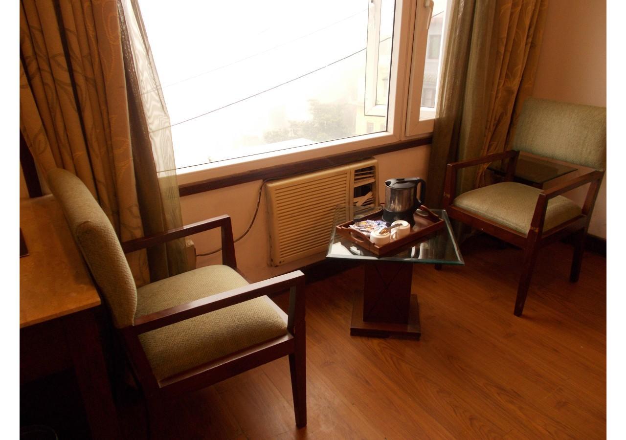 The Imperial Square Hotel Мусори Екстериор снимка