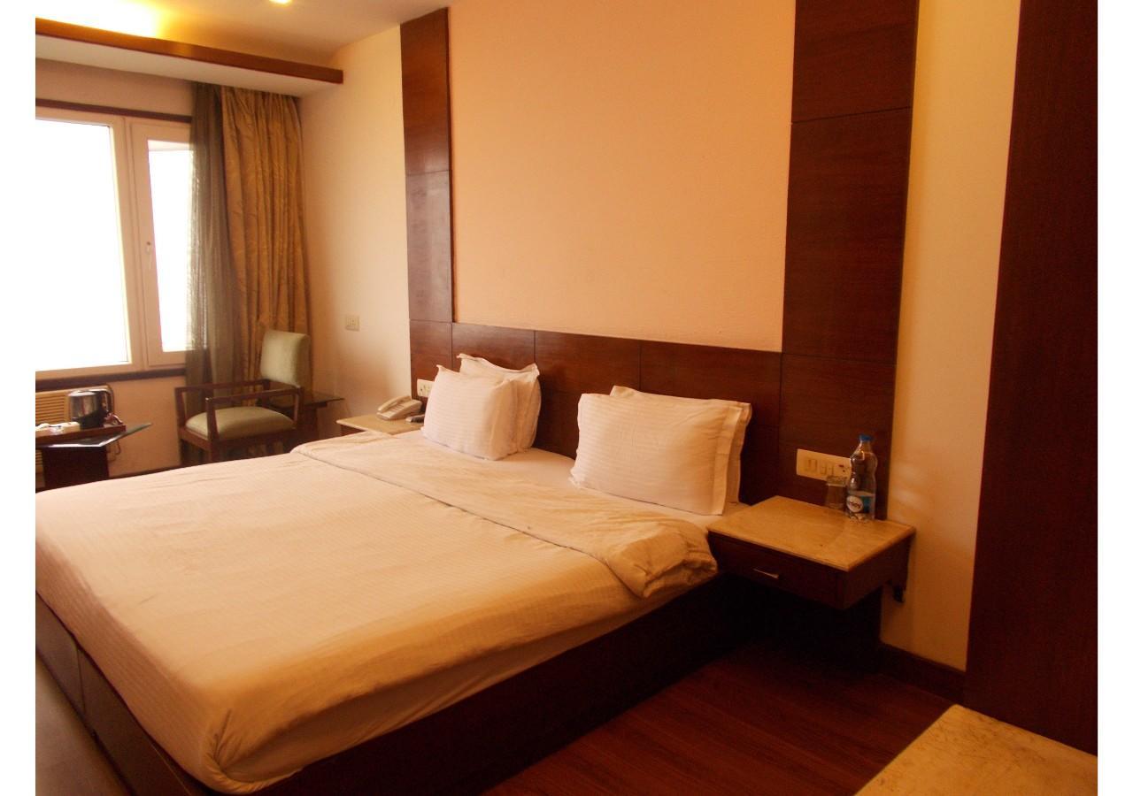 The Imperial Square Hotel Мусори Екстериор снимка