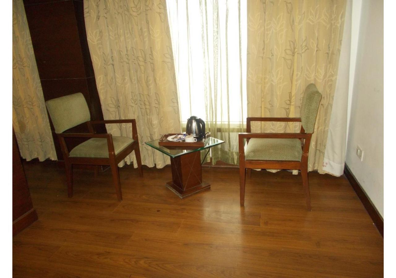 The Imperial Square Hotel Мусори Екстериор снимка